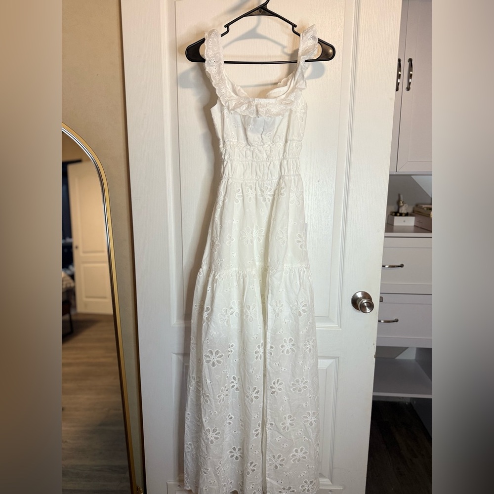 Commense White Floral Lace Maxi Dress
